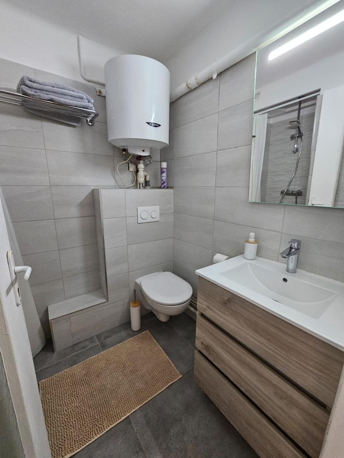 Provencal-Style Apartment エクス＝アン＝プロヴァンス エクステリア 写真