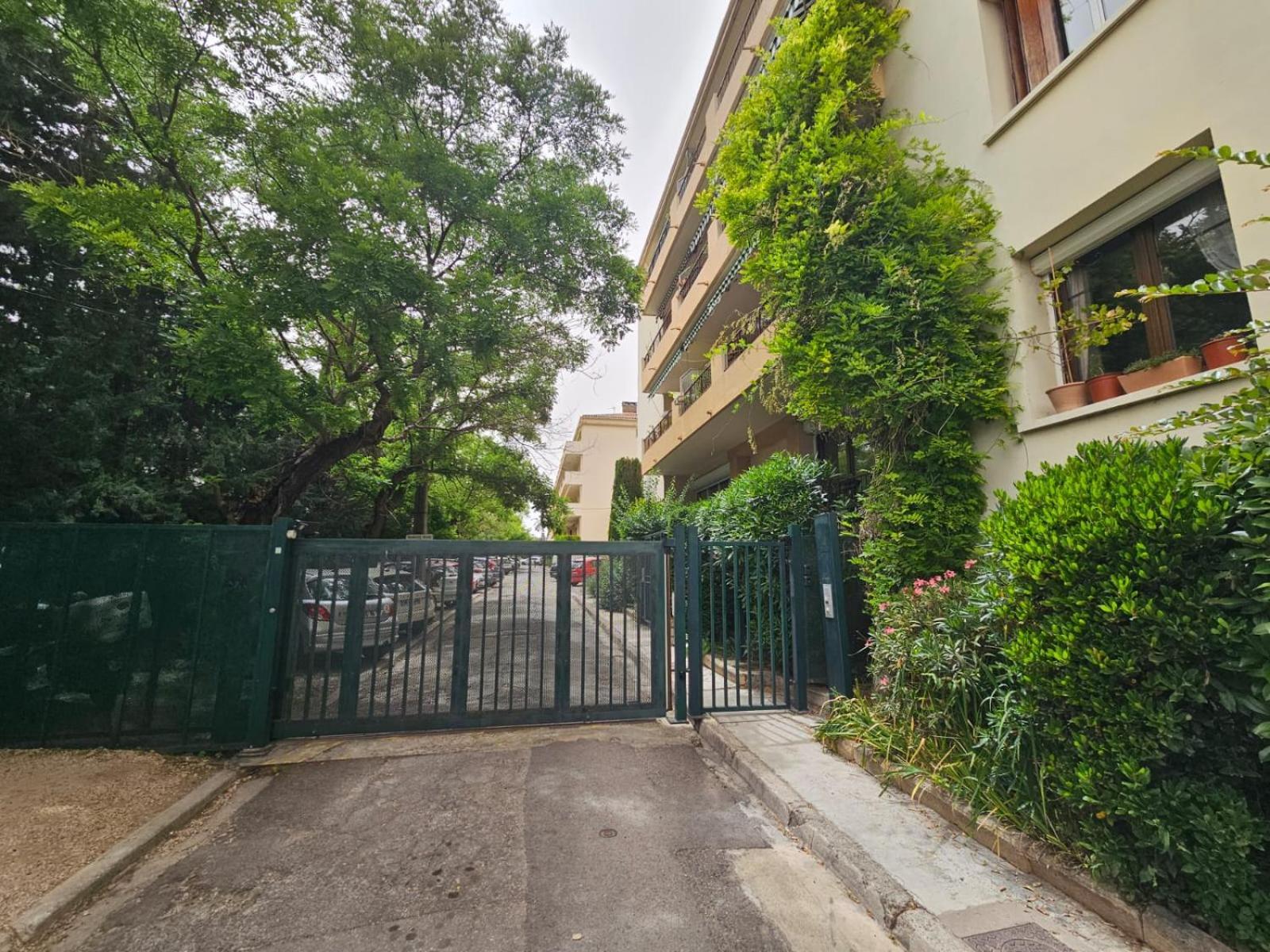 Provencal-Style Apartment エクス＝アン＝プロヴァンス エクステリア 写真